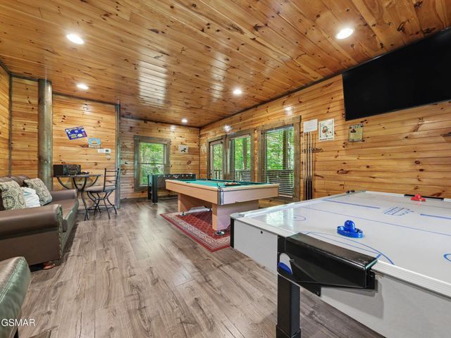 831 Spirit Loop Way, Gatlinburg, TN 37738