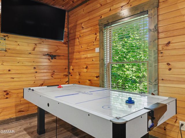 831 Spirit Loop Way, Gatlinburg, TN 37738