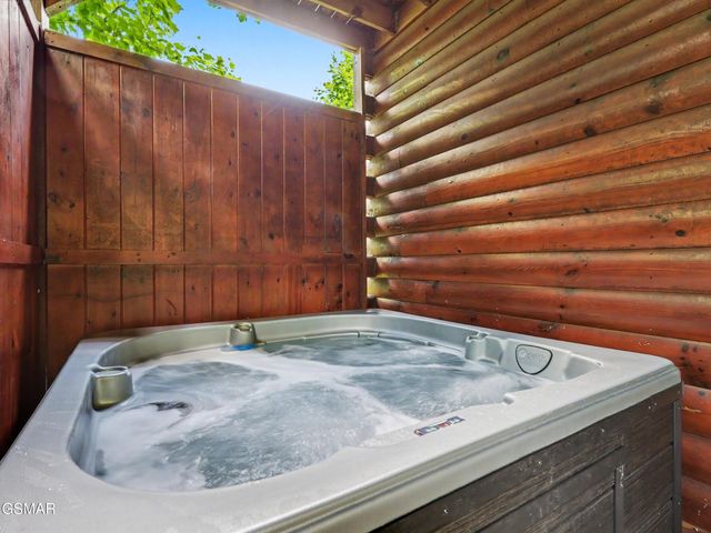 831 Spirit Loop Way, Gatlinburg, TN 37738