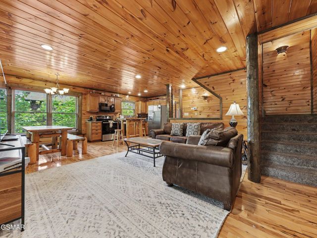 831 Spirit Loop Way, Gatlinburg, TN 37738