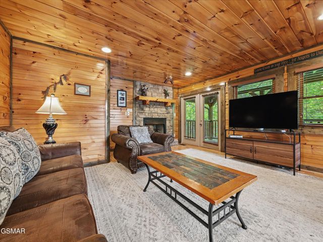 831 Spirit Loop Way, Gatlinburg, TN 37738