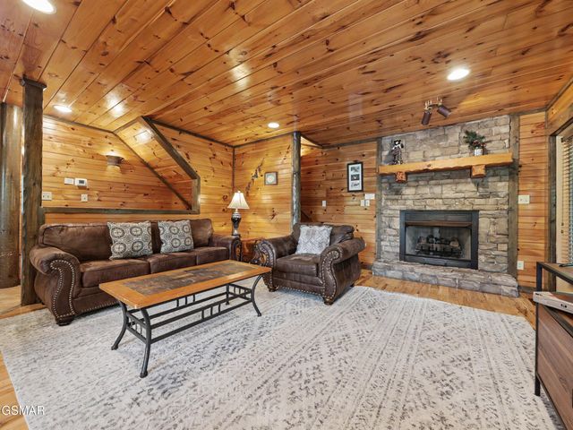 831 Spirit Loop Way, Gatlinburg, TN 37738
