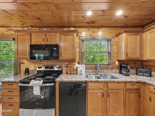 831 Spirit Loop Way, Gatlinburg, TN 37738