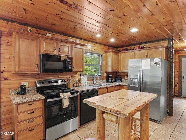 831 Spirit Loop Way, Gatlinburg, TN 37738