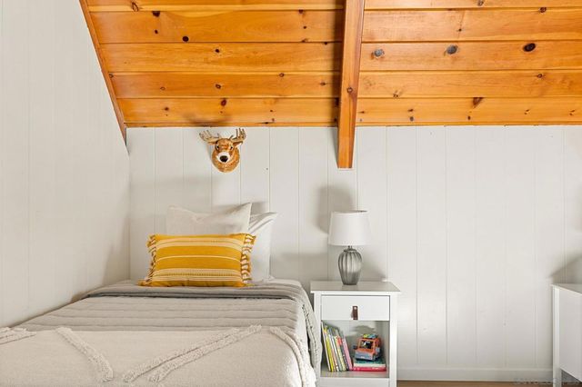 720 Buckingham Sq, Lake Arrowhead, CA 92352