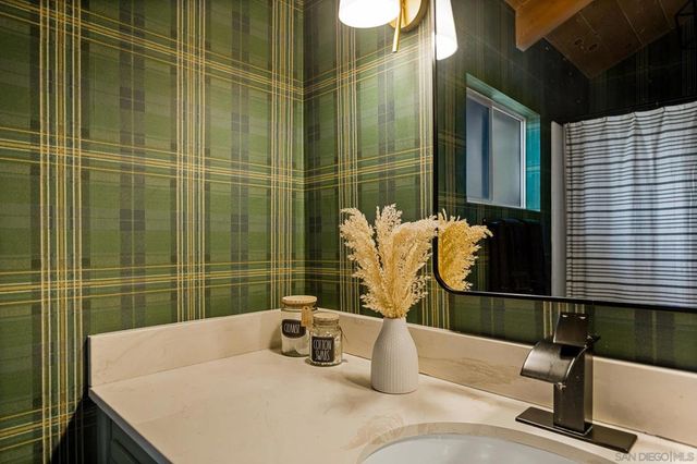 720 Buckingham Sq, Lake Arrowhead, CA 92352