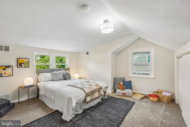 821 COOPERTOWN RD, Haverford, PA 19041
