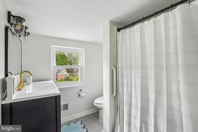 821 COOPERTOWN RD, Haverford, PA 19041