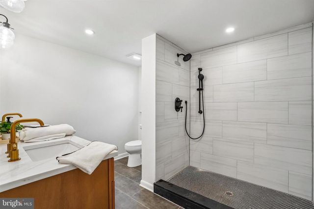 821 COOPERTOWN RD, Haverford, PA 19041
