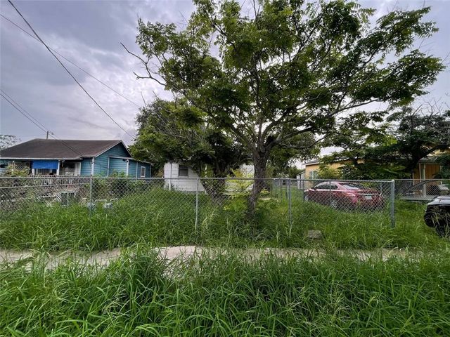 317 Cheyenne St, Corpus Christi, TX 78405