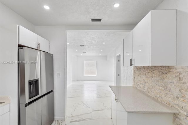 988 NW 10th St 1, Hallandale Beach, FL 33009