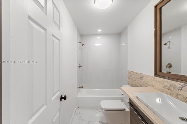 988 NW 10th St 1, Hallandale Beach, FL 33009