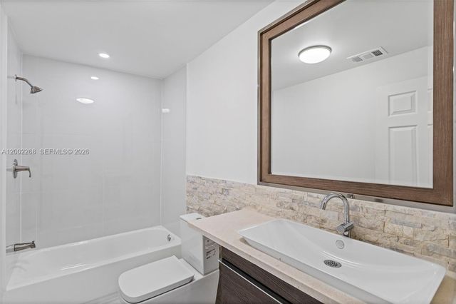 988 NW 10th St 1, Hallandale Beach, FL 33009