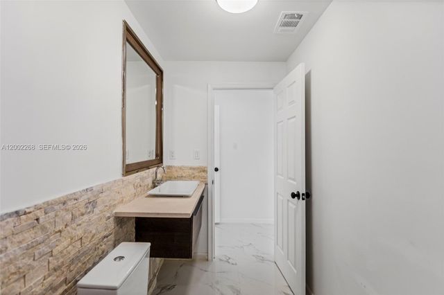 988 NW 10th St 1, Hallandale Beach, FL 33009