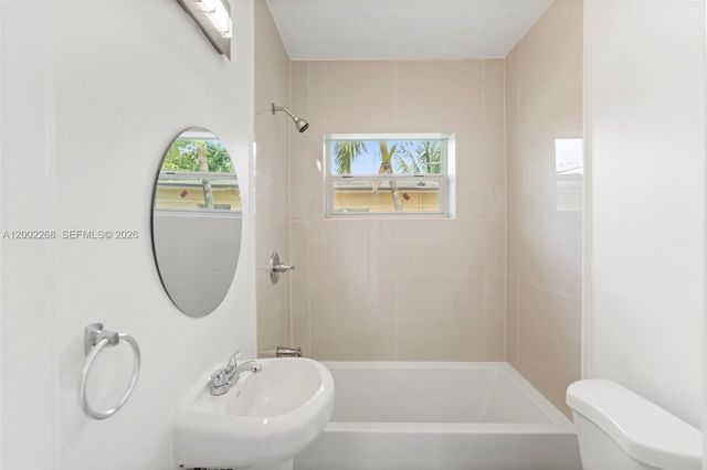 988 NW 10th St 1, Hallandale Beach, FL 33009