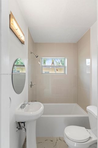 988 NW 10th St 1, Hallandale Beach, FL 33009