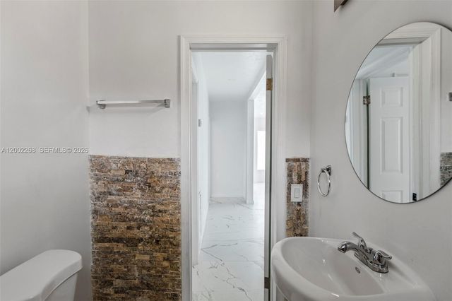 988 NW 10th St 1, Hallandale Beach, FL 33009