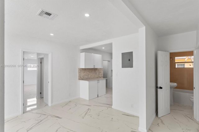 988 NW 10th St 1, Hallandale Beach, FL 33009