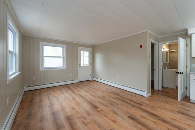 8 Laurel Street, Derry, NH 03038