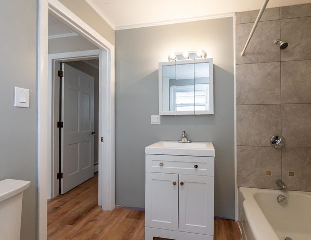 8 Laurel Street, Derry, NH 03038