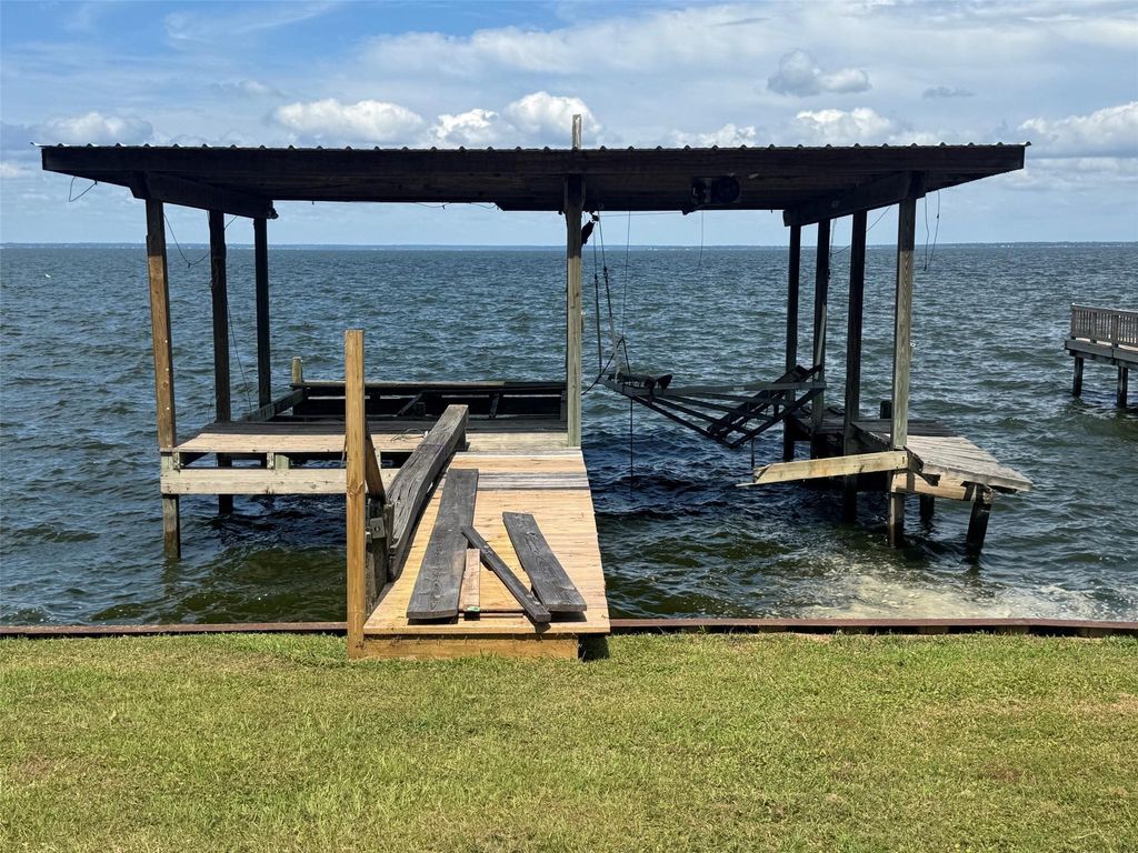 175 Sam Houston Loop, Point Blank, TX 77364
