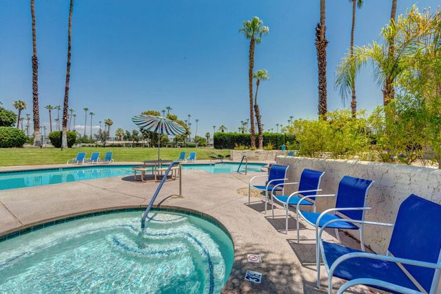5300 E Waverly Drive K14, Palm Springs, CA 92264