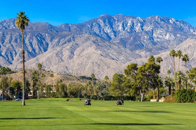 5300 E Waverly Drive K14, Palm Springs, CA 92264