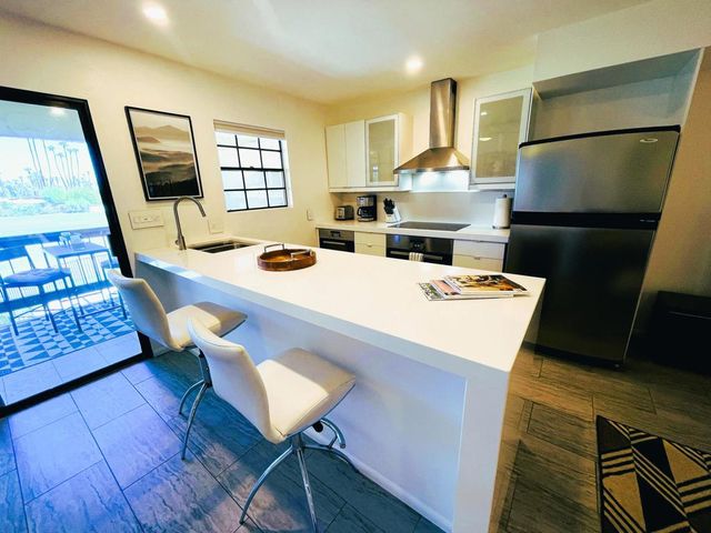 5300 E Waverly Drive K14, Palm Springs, CA 92264