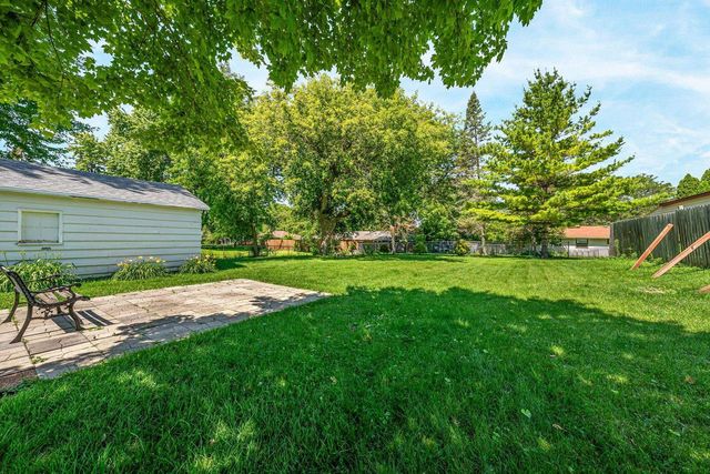 1406 S RIDGE ROAD, Green Bay, WI 54304
