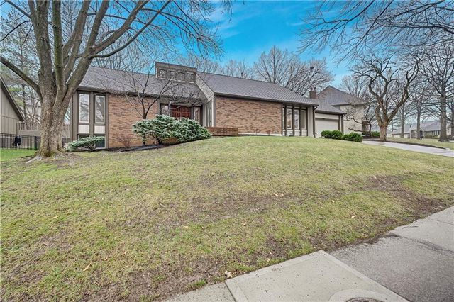 10169 Mackey Street, Overland Park, KS 66212