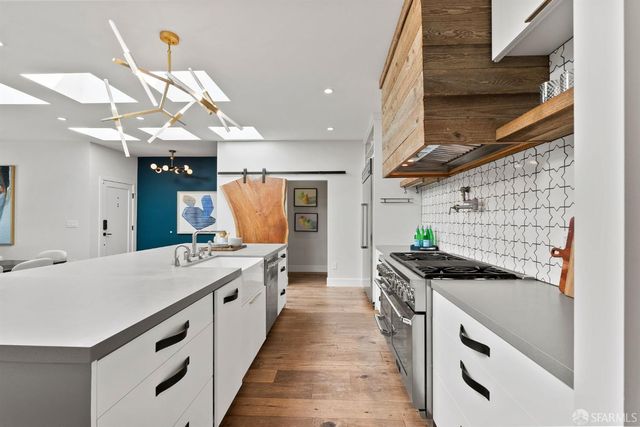 1571 37th Avenue, San Francisco, CA 94122