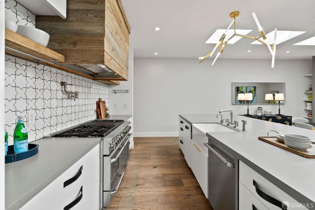 1571 37th Avenue, San Francisco, CA 94122