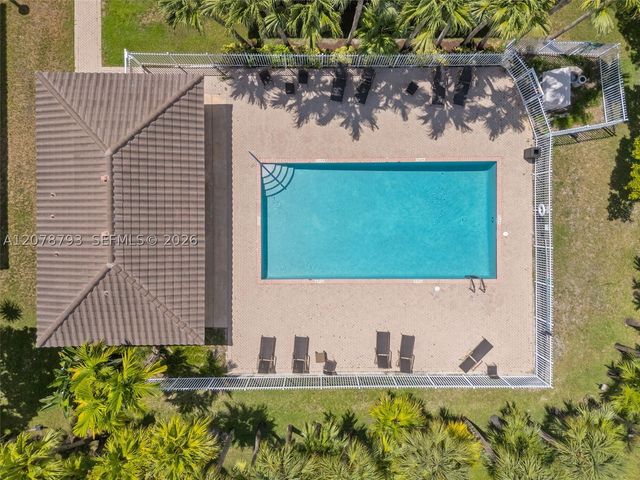 10588 NW 56th Dr, Coral Springs, FL 33076