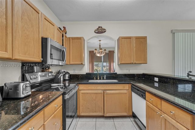 10588 NW 56th Dr, Coral Springs, FL 33076