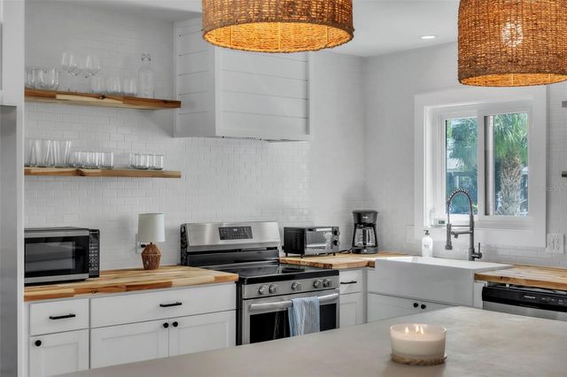 155 CRESCENT DRIVE, Anna Maria, FL 34216