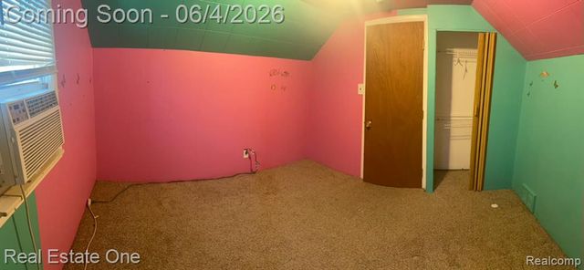 25963 Powers Avenue, Dearborn Heights, MI 48125