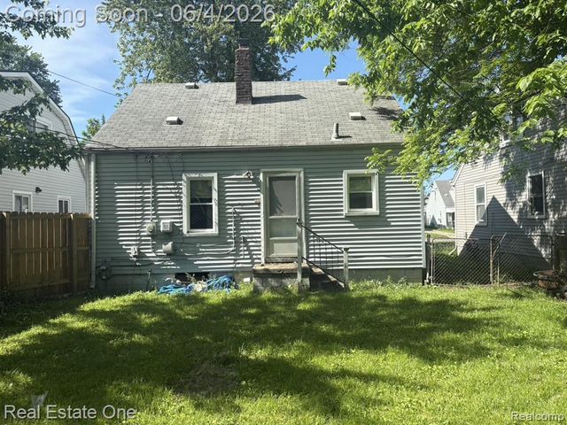 25963 Powers Avenue, Dearborn Heights, MI 48125