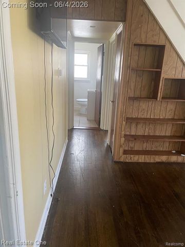 25963 Powers Avenue, Dearborn Heights, MI 48125