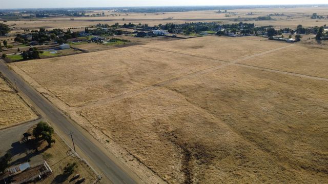 8301 N Madsen Avenue, Clovis, CA 93619