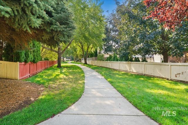 6252 N Royal Park Ave, Boise, ID 83713