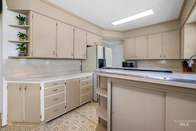 385 W Filer Ave, Twin Falls, ID 83301