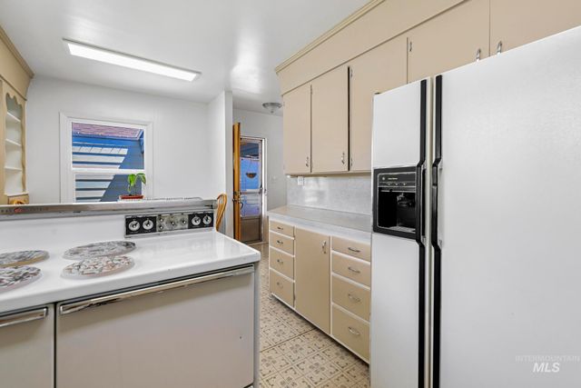 385 W Filer Ave, Twin Falls, ID 83301