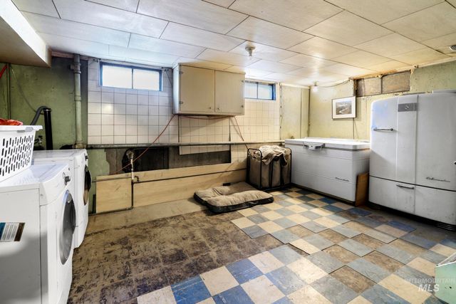 385 W Filer Ave, Twin Falls, ID 83301