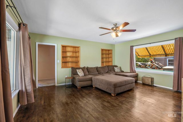 385 W Filer Ave, Twin Falls, ID 83301