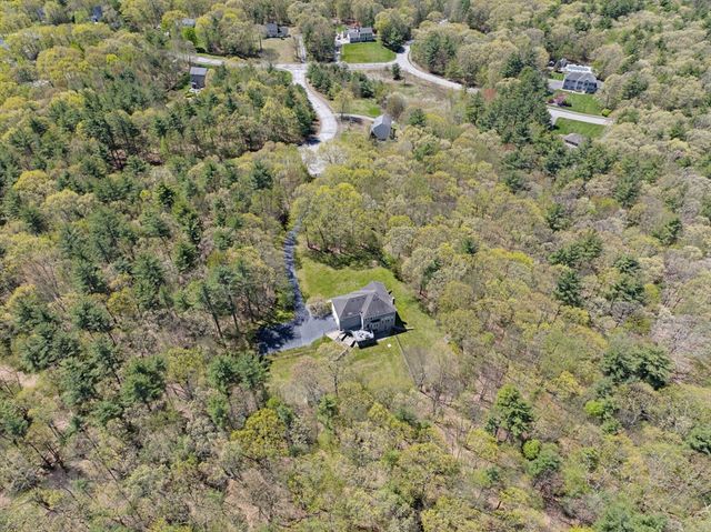 10 Essex St, Douglas, MA 01516