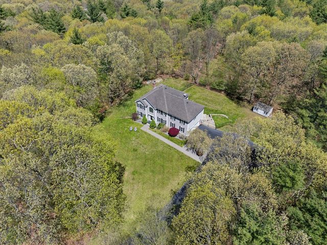 10 Essex St, Douglas, MA 01516