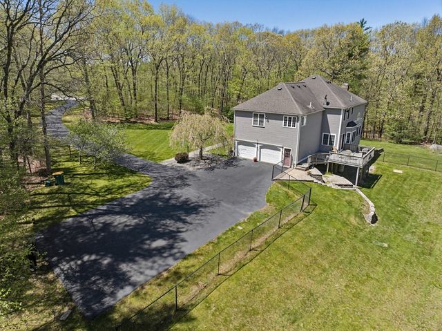 10 Essex St, Douglas, MA 01516