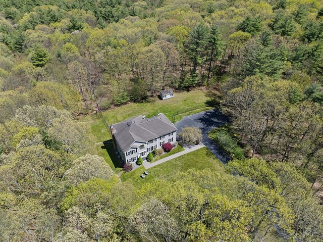 10 Essex St, Douglas, MA 01516