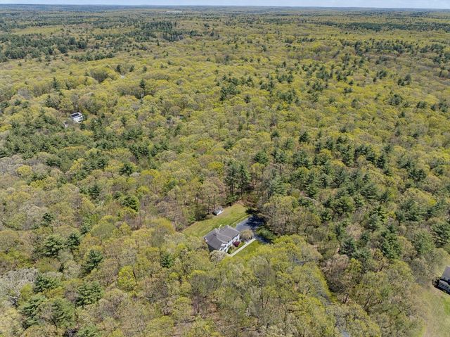 10 Essex St, Douglas, MA 01516
