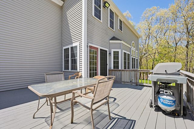 10 Essex St, Douglas, MA 01516